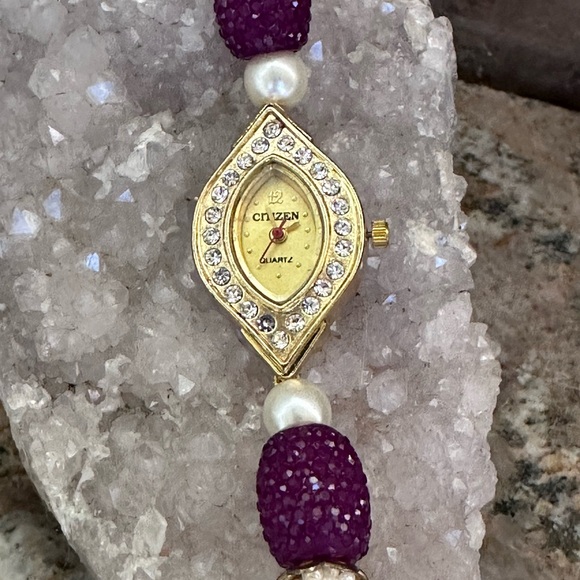 Gold Citizen Rhinestone Turkish Pearl Watch - Picture 5 of 11
